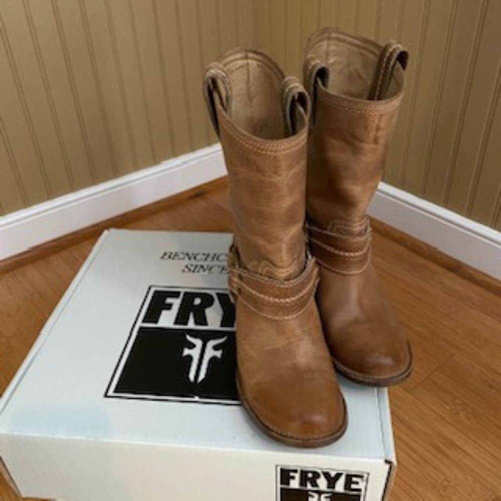 FRYE Leather Boots in Tan